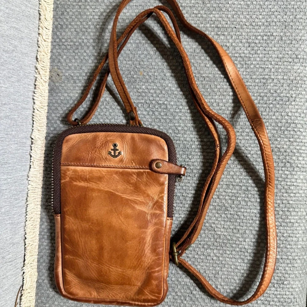 Harbour 2nd Brown Leather Crossbody Phone Bag with Lululemon Pouch Set Cognac